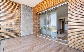 Luxury Apartment At Corniche , Seaview Close Beach